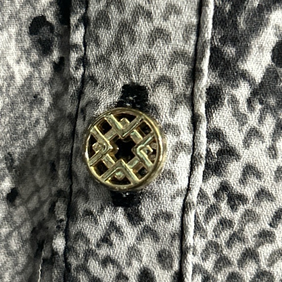 Jaclyn Smith Women’s Medium Animal Print Button Blouse Long Sleeve Altered - Picture 2 of 13